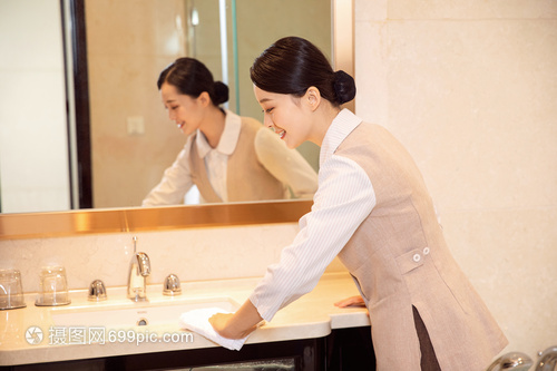 精細化協同 酒店管理中保潔員與餐飲部門在洗手臺清潔上的無縫銜接